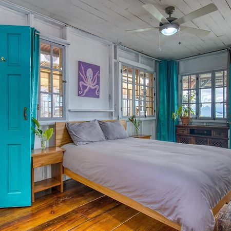 Saigon Bay Bed & Breakfast Bocas Town Exterior photo