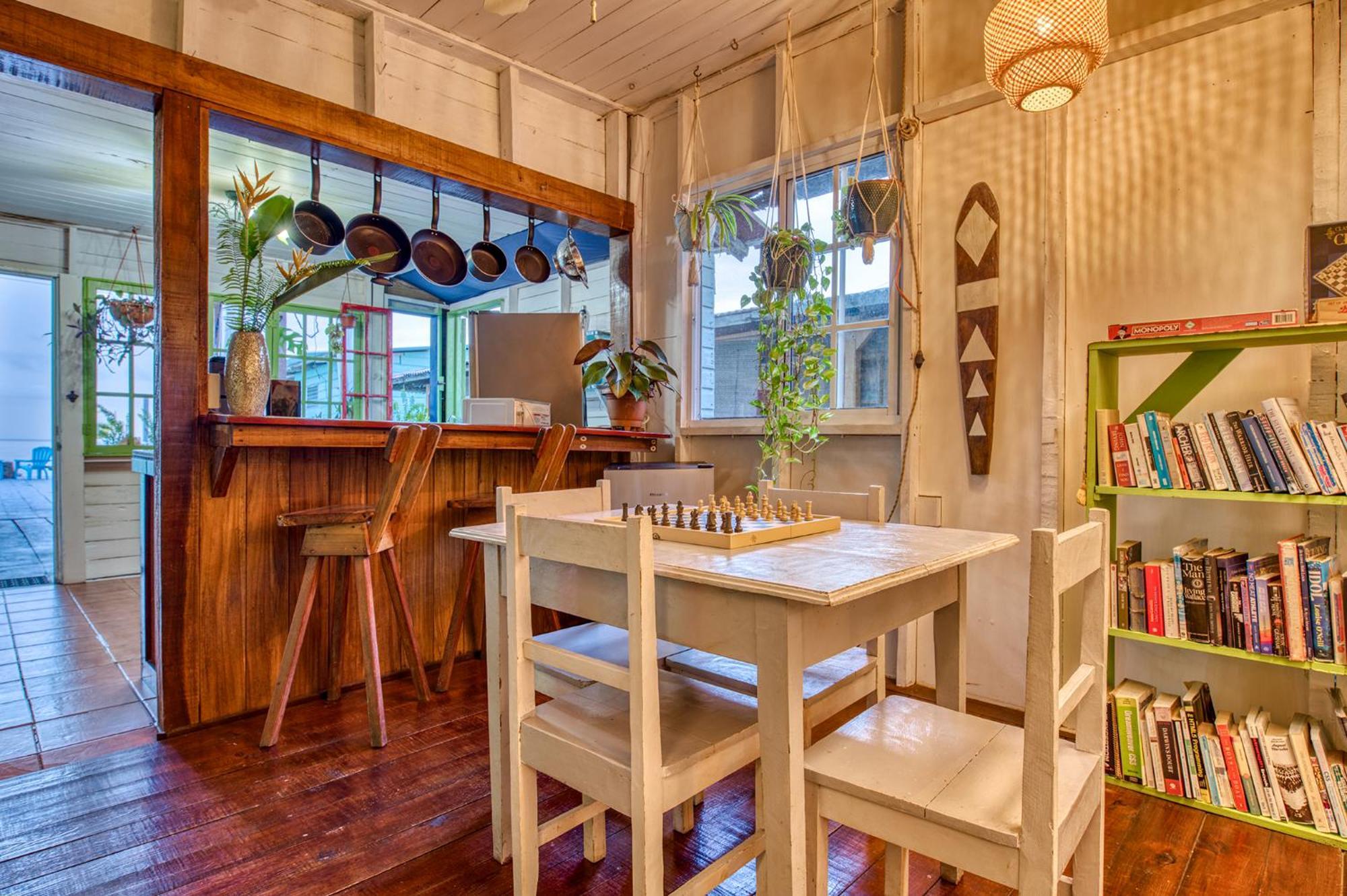 Saigon Bay Bed & Breakfast Bocas Town Exterior photo