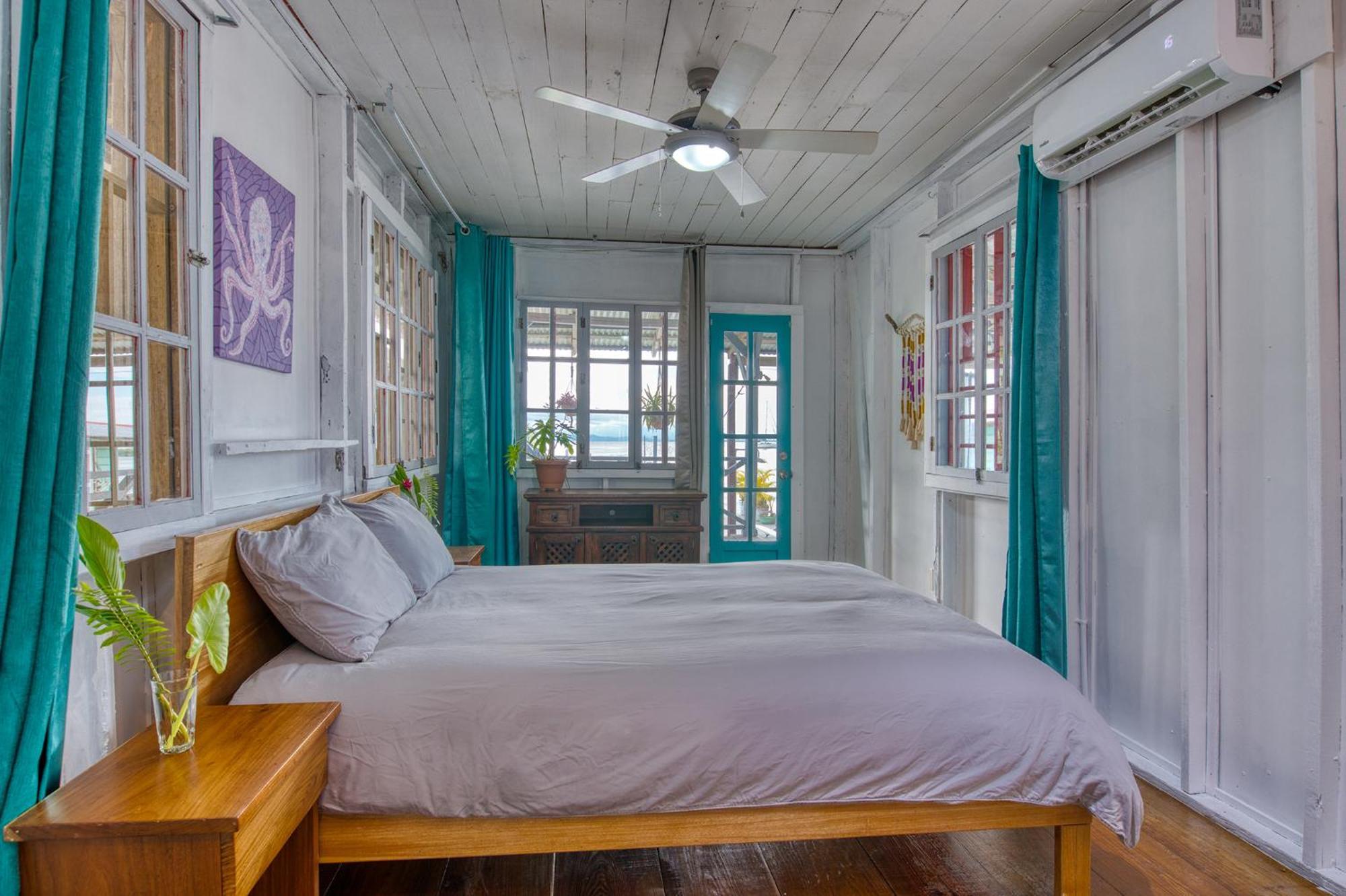 Saigon Bay Bed & Breakfast Bocas Town Exterior photo